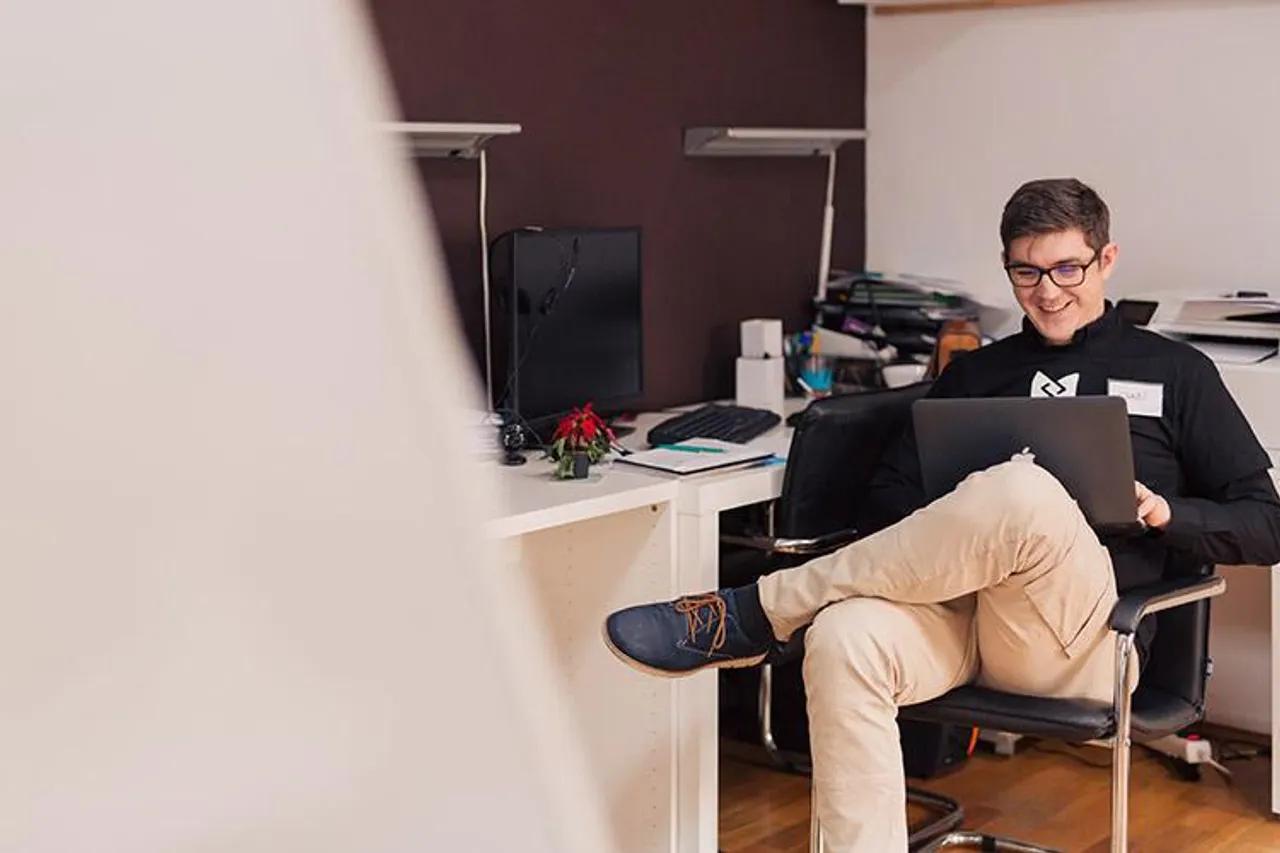 Bahagia di Kantor Itu Penting!  Ini Tips yang Bisa Kamu Lakukan