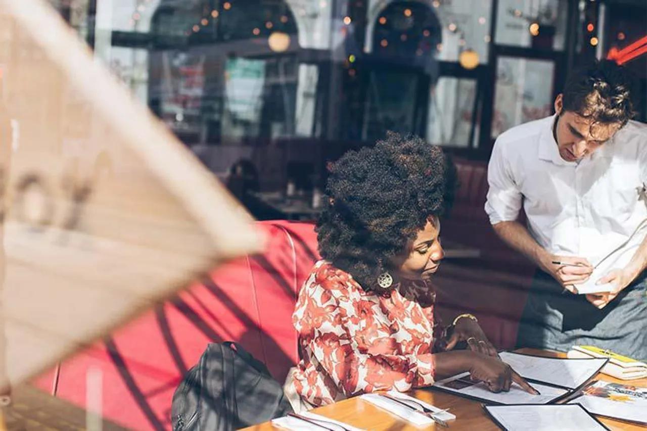 Cara Tepat Menarik Pelanggan Offline ke Media Sosial