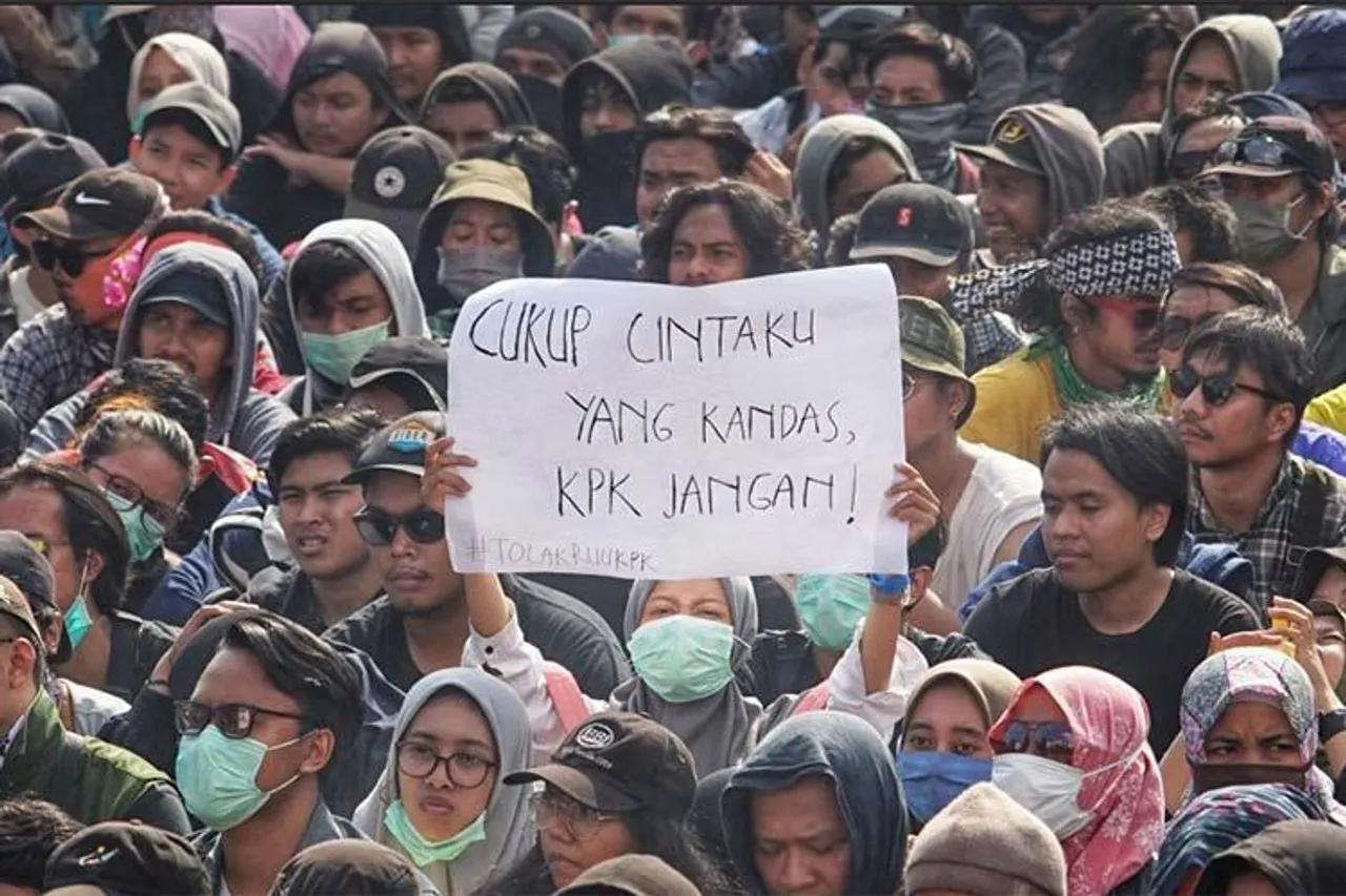 Meme Lucu Demo Mahasiswa Hingga Awkarin Bagikan Makanan Jadi Viral