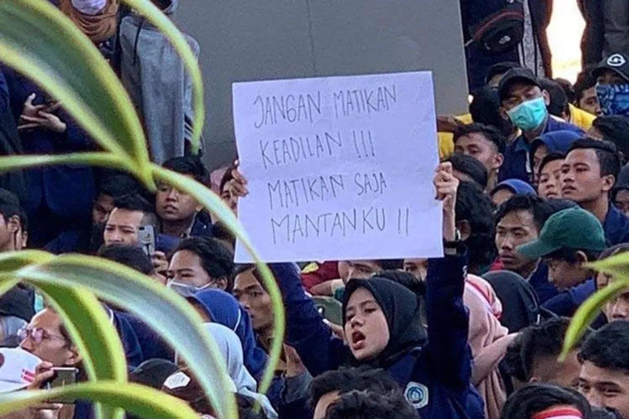 Meme Lucu Demo Mahasiswa Hingga Awkarin Bagikan Makanan Jadi Viral