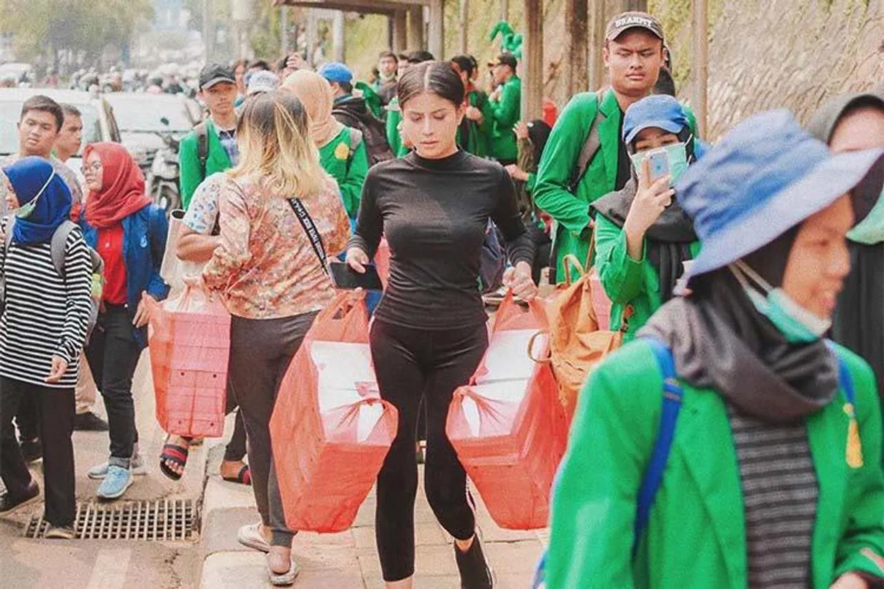 Meme Lucu Demo Mahasiswa Hingga Awkarin Bagikan Makanan Jadi Viral