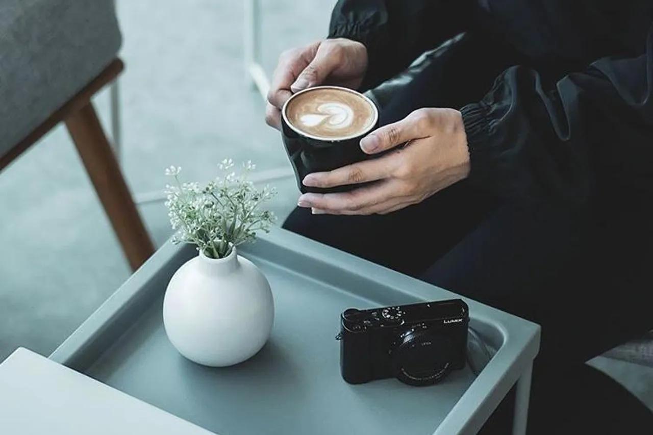 Kavakoe Artisan Coffee, Kedai Kopi Bernuansa Serba Putih