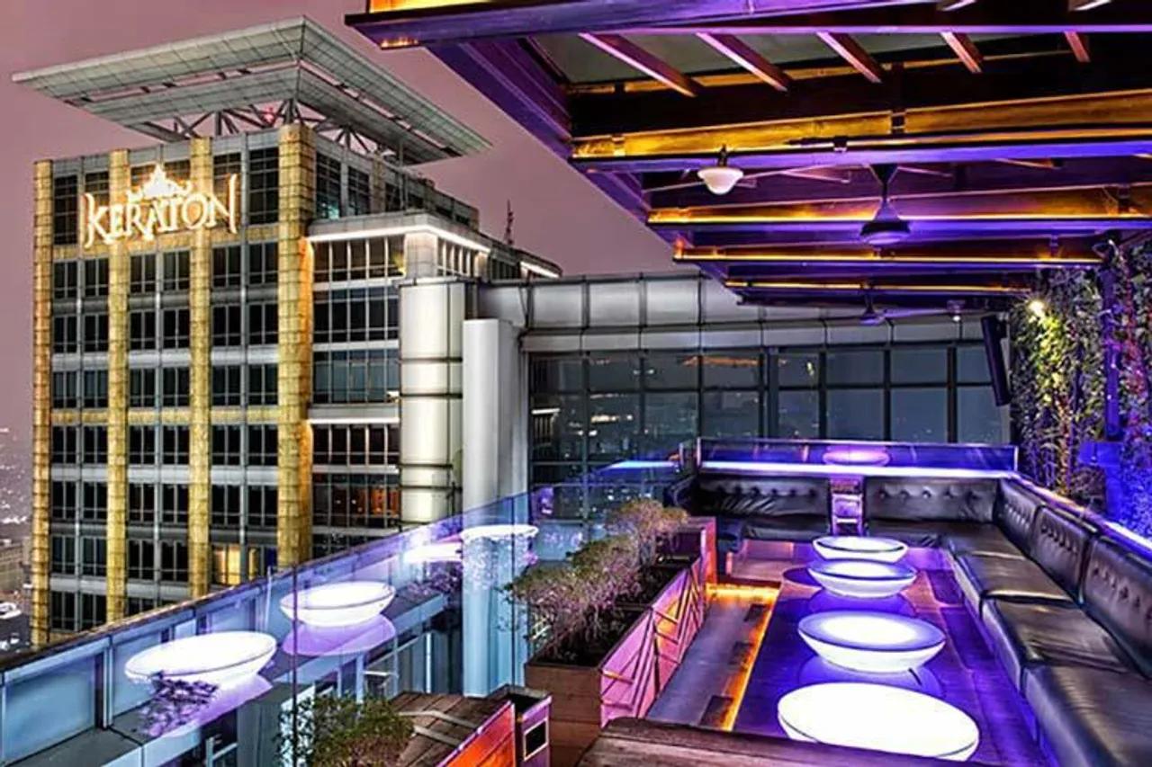 Cloud Lounge & Dining, Sajikan Pemandangan Malam Jakarta
