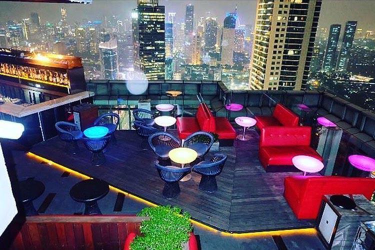 Cloud Lounge & Dining, Sajikan Pemandangan Malam Jakarta