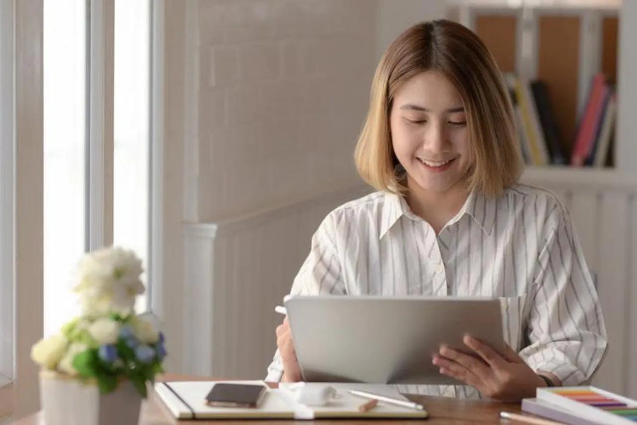 Mengatasi Perasaan Stres yang Muncul Saat Work From Home