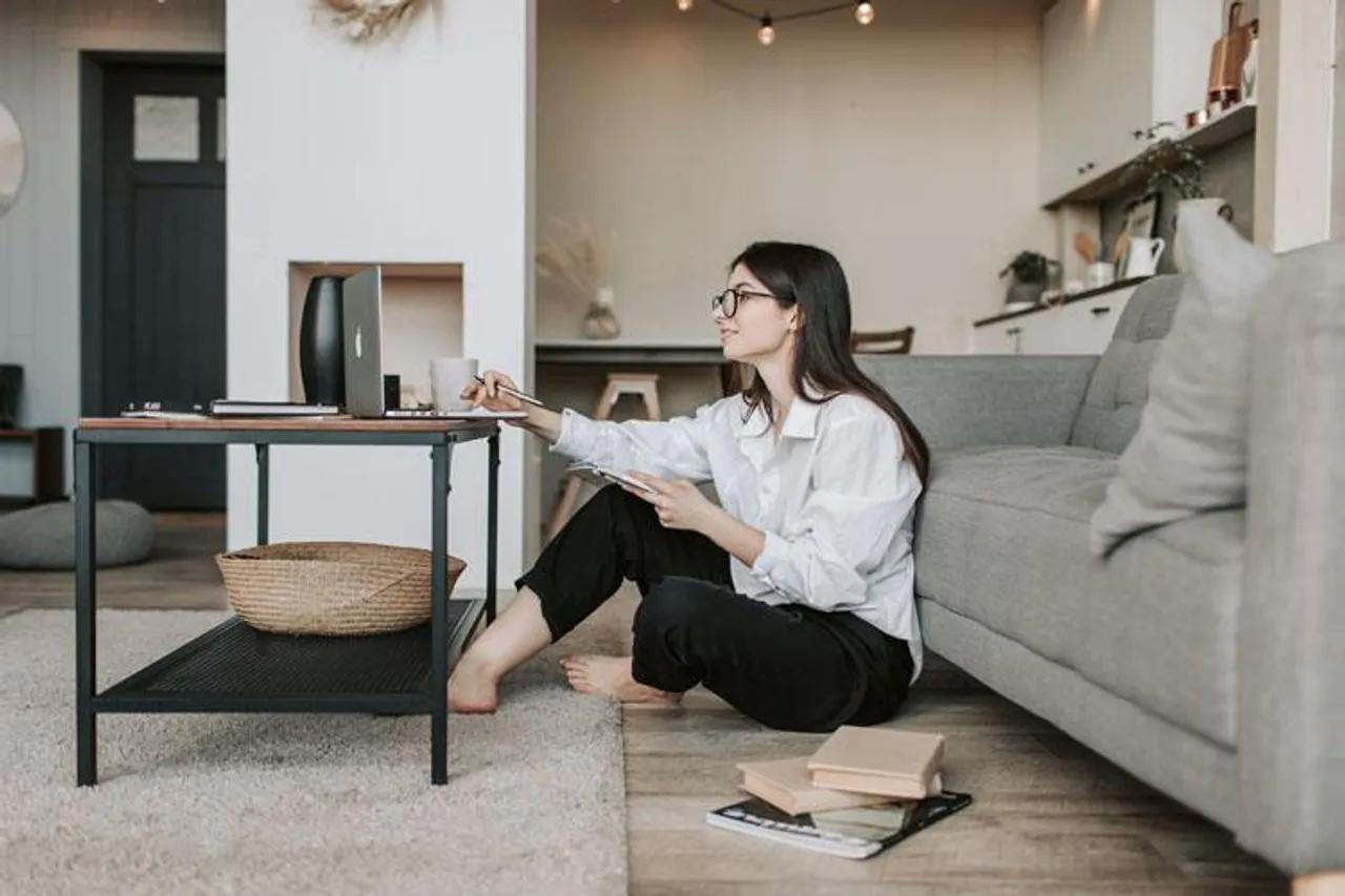 Mengatasi Perasaan Stres yang Muncul Saat Work From Home