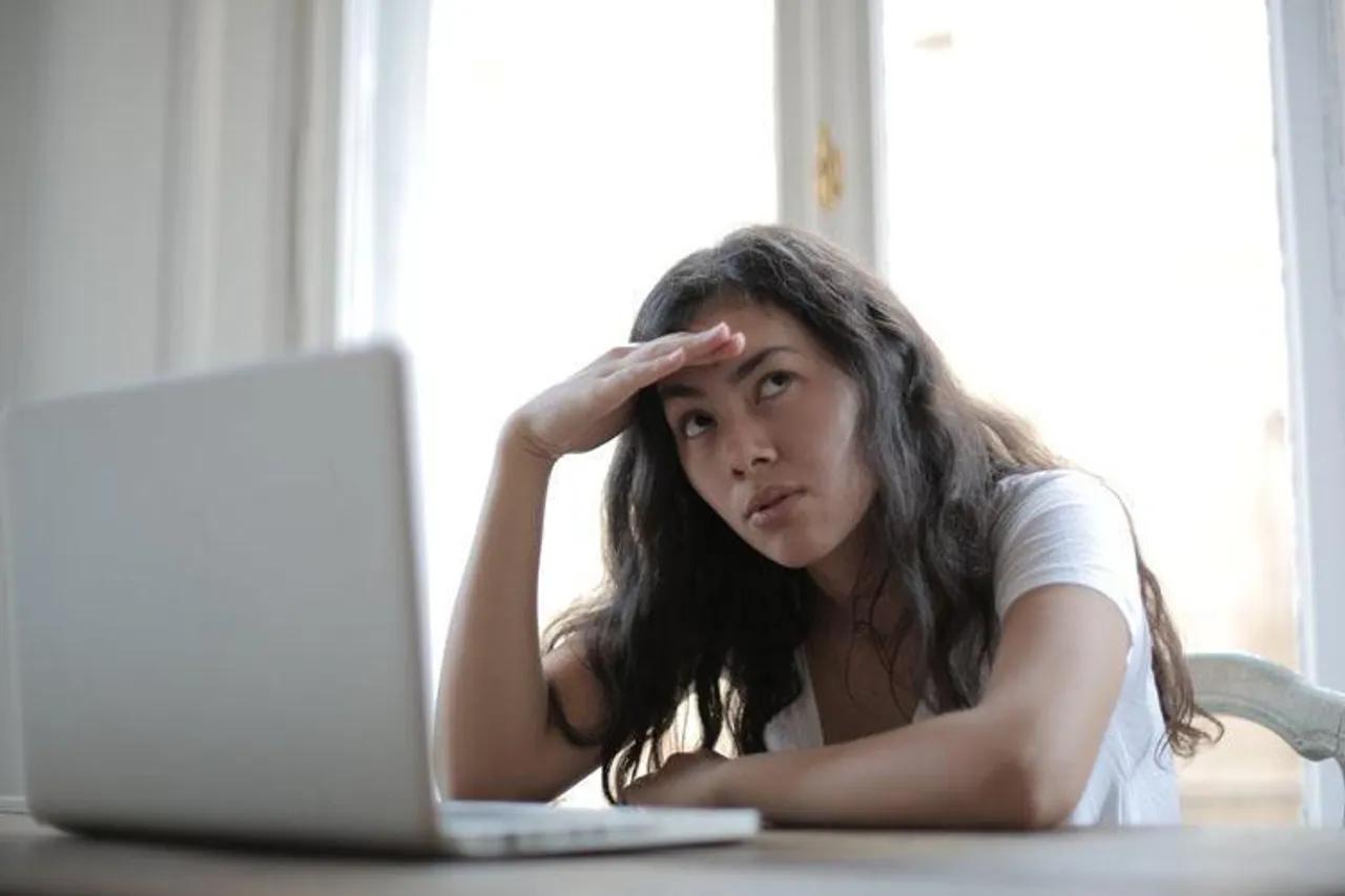 Mengatasi Perasaan Stres yang Muncul Saat Work From Home