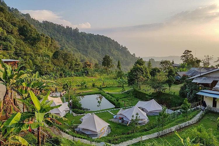 10 Tempat Glamping yang Buat Kamu Lupa Penatnya Jakarta