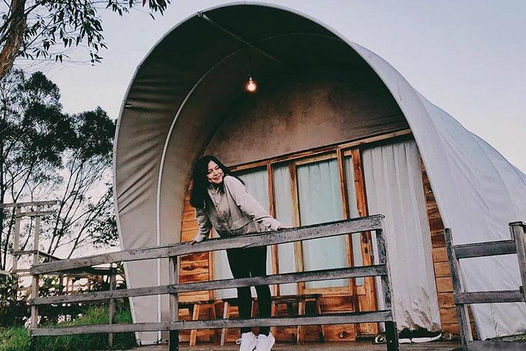 10 Tempat Glamping yang Buat Kamu Lupa Penatnya Jakarta