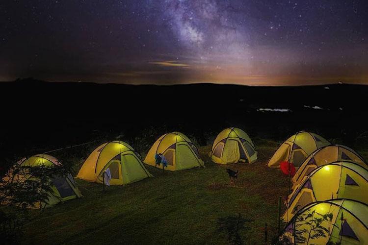 10 Tempat Glamping yang Buat Kamu Lupa Penatnya Jakarta