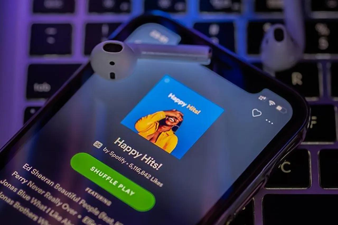 Kebiasaan Masyarakat Indonesia Menggunakan Internet Saat Pandemi