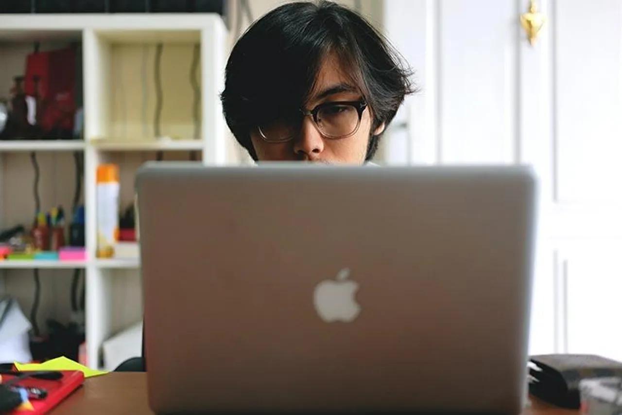 Kebiasaan Masyarakat Indonesia Menggunakan Internet Saat Pandemi