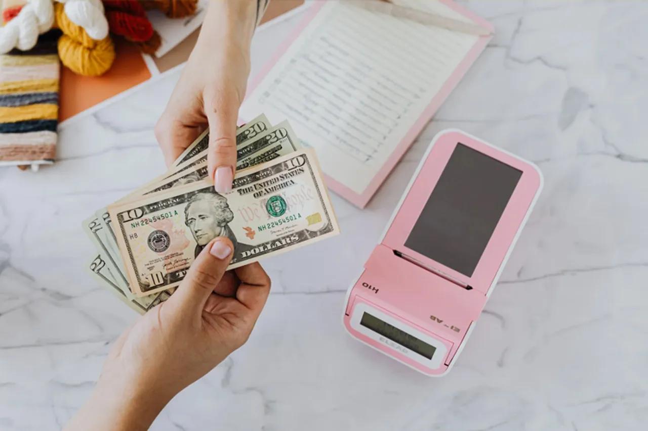 Pahami Bahaya Aplikasi Pinjaman Online yang Mengintai Milenial