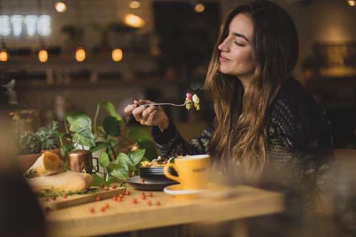 Mindful Eating, Rahasia Turunkan Berat Badan dengan Sehat