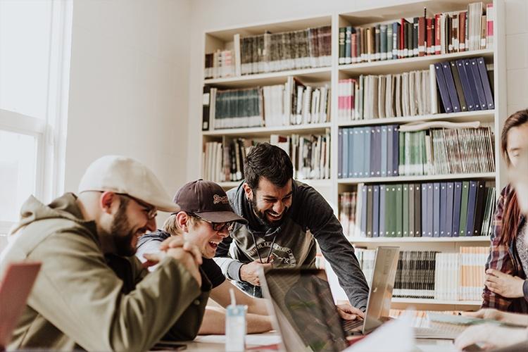 Love Language: Buat Hubungan dengan Teman Kantor Makin Solid