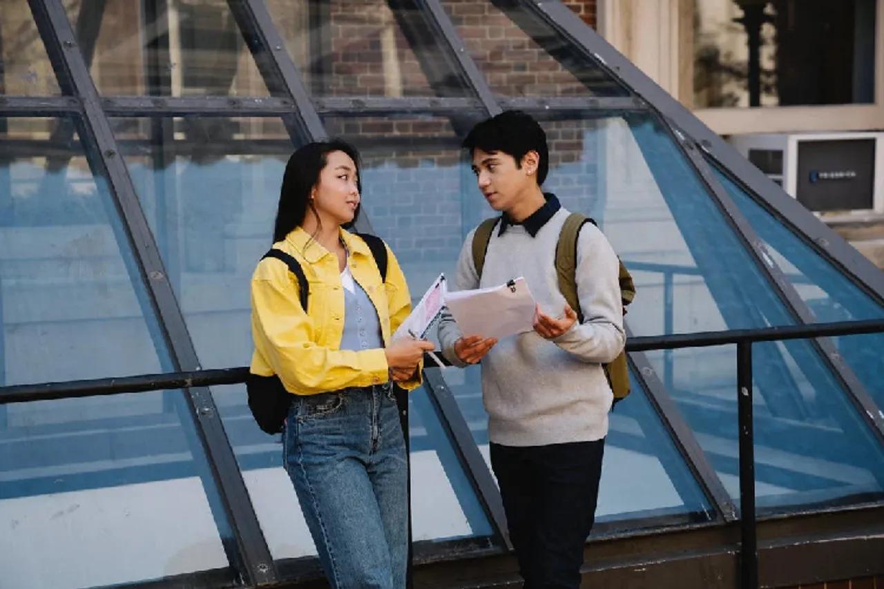 Kenali Tanda Kamu Terjebak Friendzone dan Cara Mengatasinya